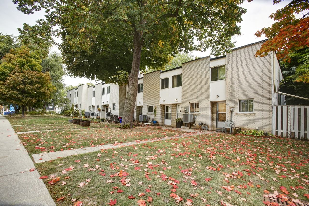 200 Lakeshore Rd. W. - Photo 3 of 22