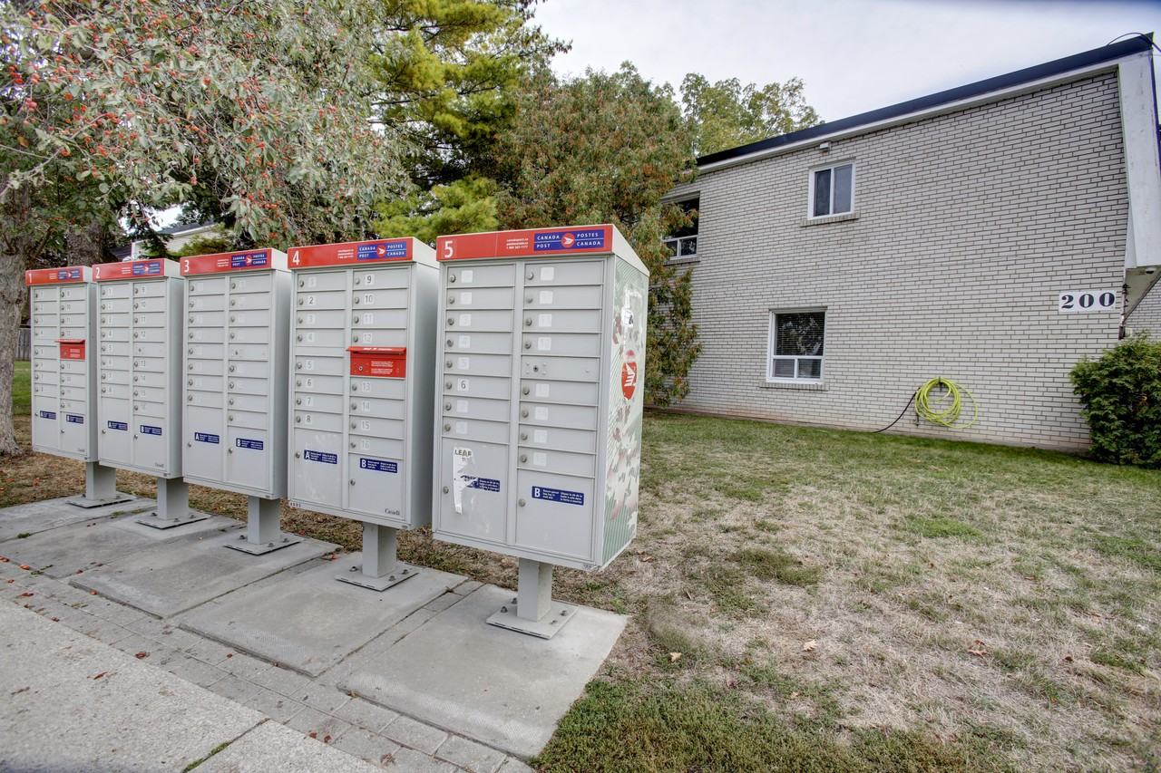 200 Lakeshore Rd. W. - Photo 4 of 22