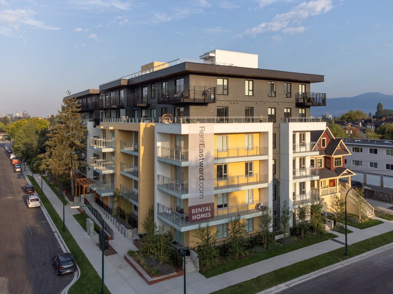 Eastward - Photo 3 of 50