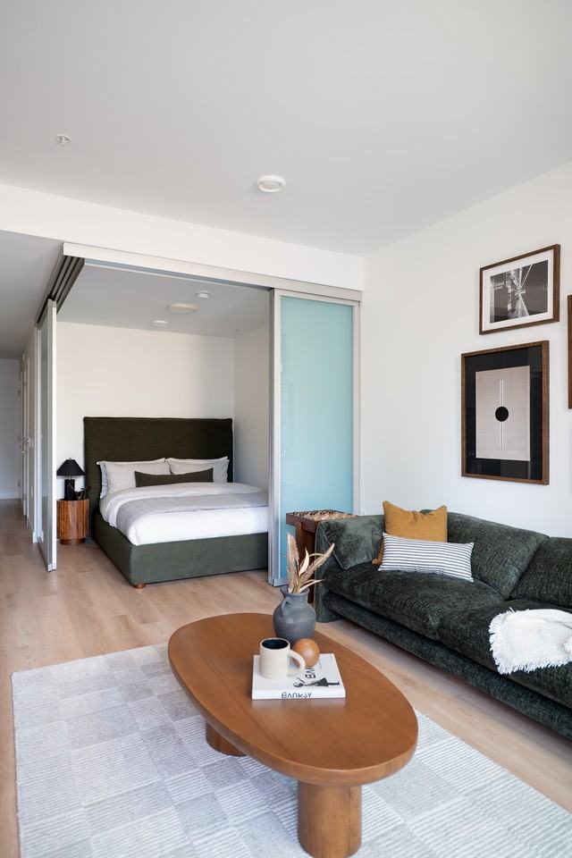 Eastward - Photo 7 of 50