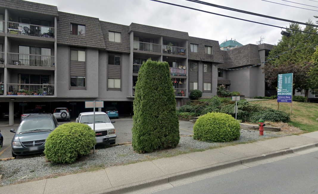 Dahlstrom Manor - Photo 6 of 15