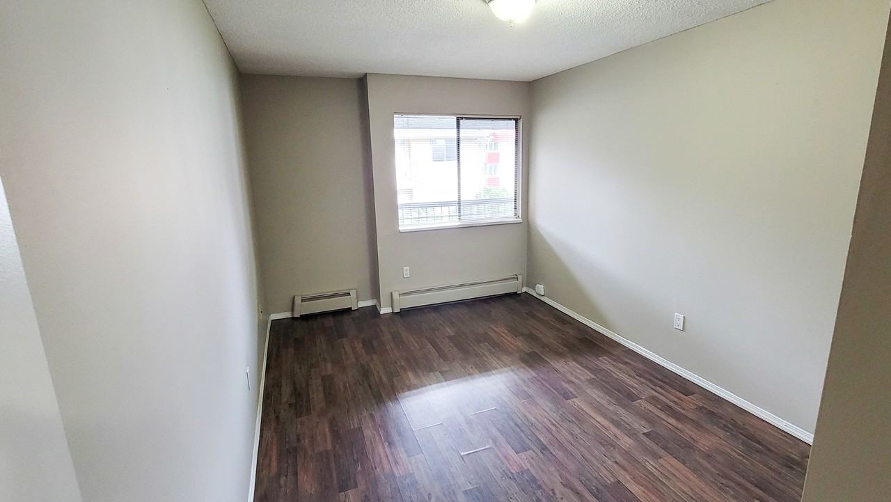 Dahlstrom Manor - Photo 7 of 15