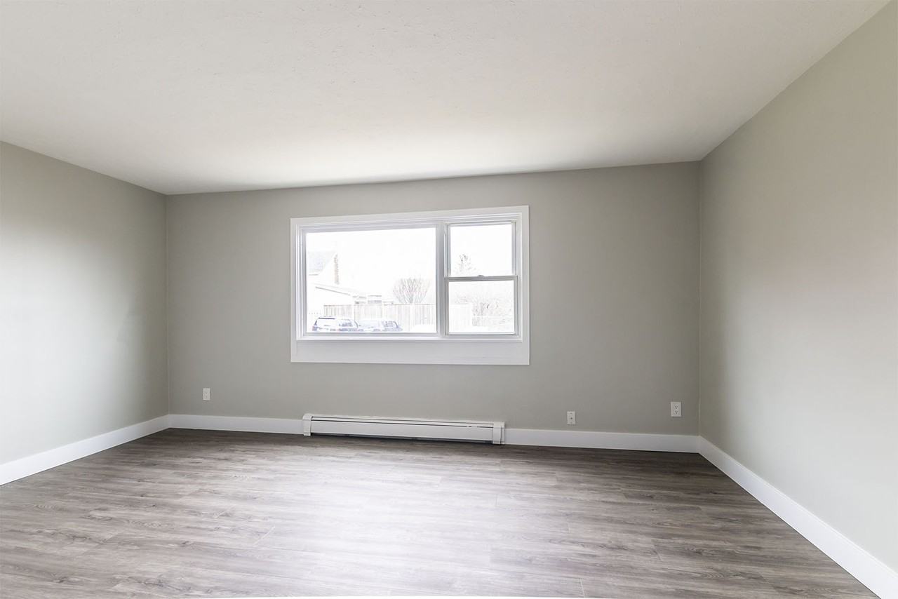 LANCASTER - Photo 3 of 13