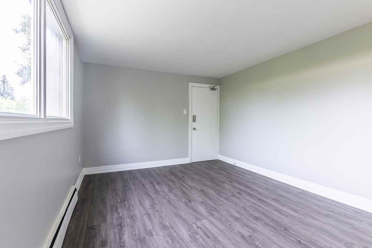 LANCASTER - Photo 7 of 13