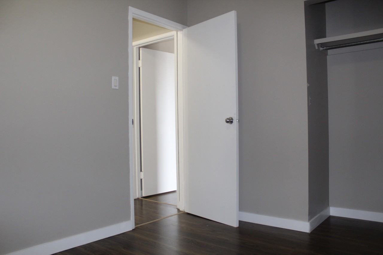 Deluca Manor - Photo 5 of 11