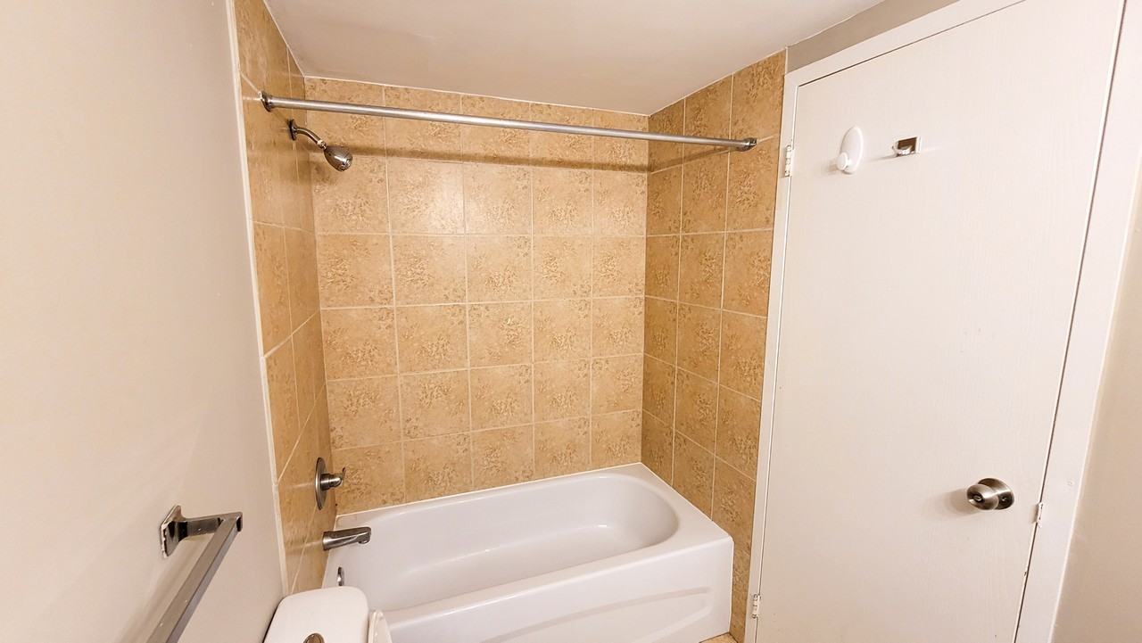 Charlotte Manor - Photo 6 of 16