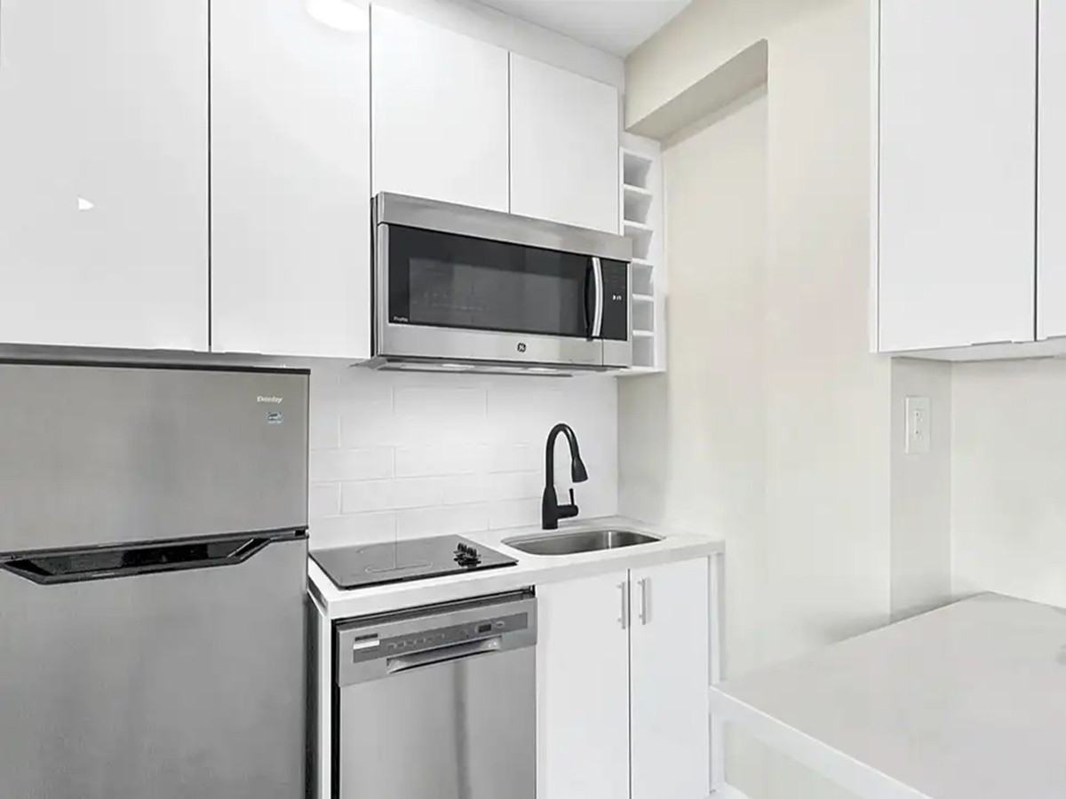 166 Eastbourne Avenue - Photo 3 of 10