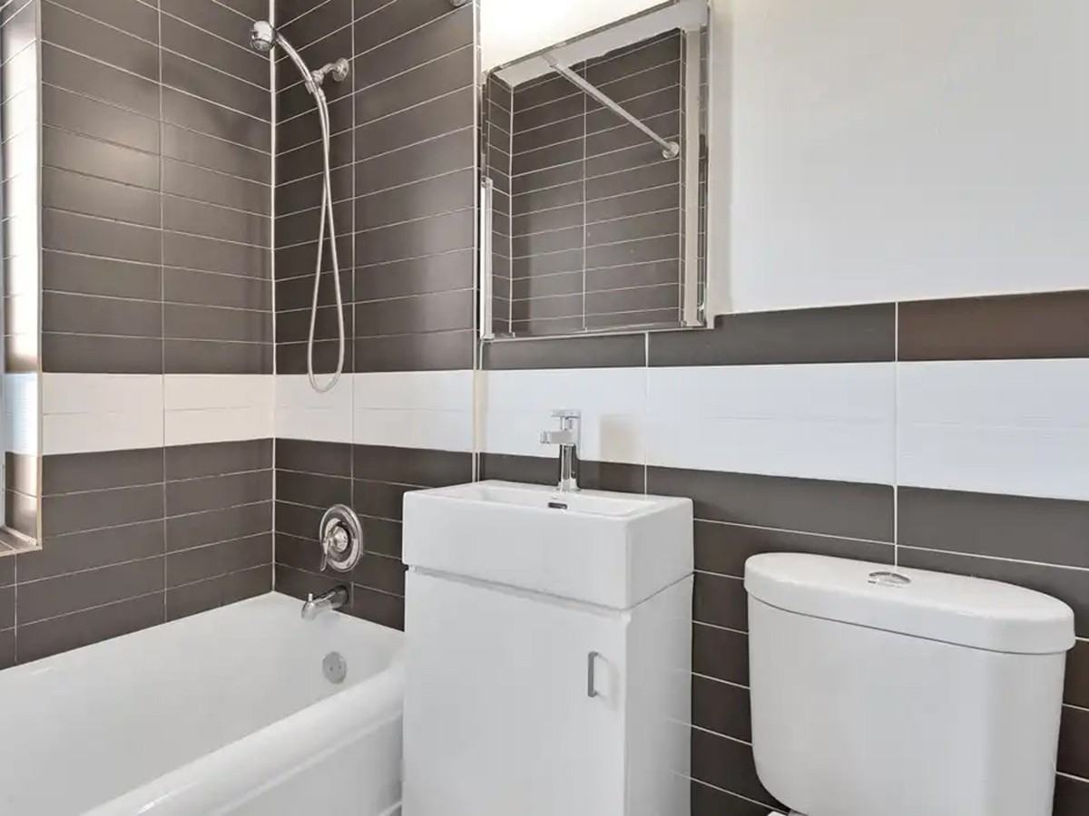 166 Eastbourne Avenue - Photo 5 of 10