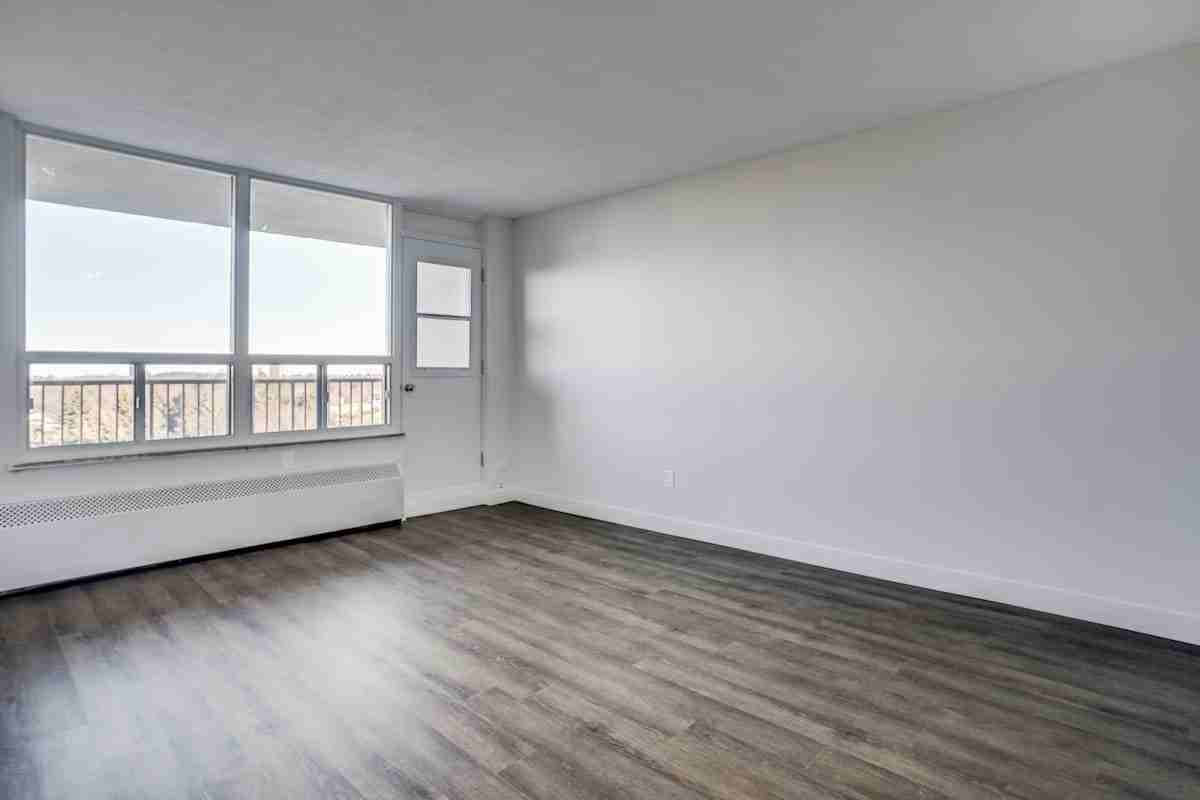 10 Tuxedo Court Apartments - Photo 7 of 14