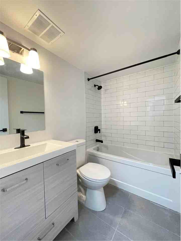 70 Paisley Boulevard West - Photo 7 of 15