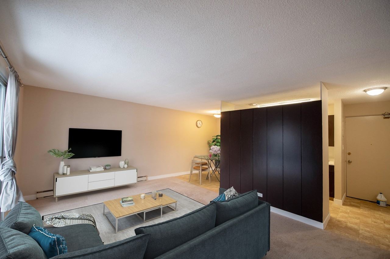 Grenoble Manor - Photo 5 of 12