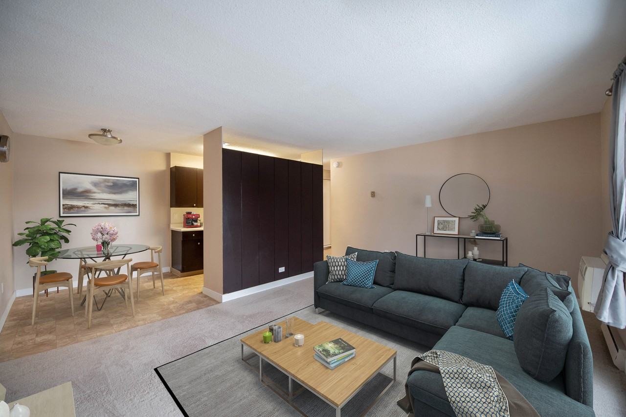 Grenoble Manor - Photo 6 of 12