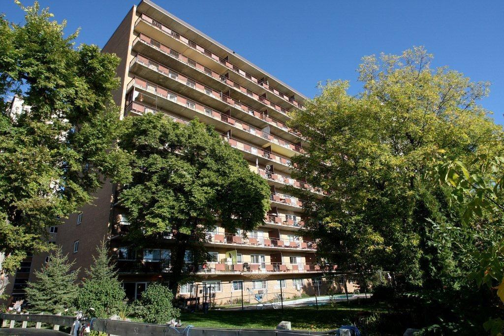 River Crescent Gardens - Photo 4 of 10