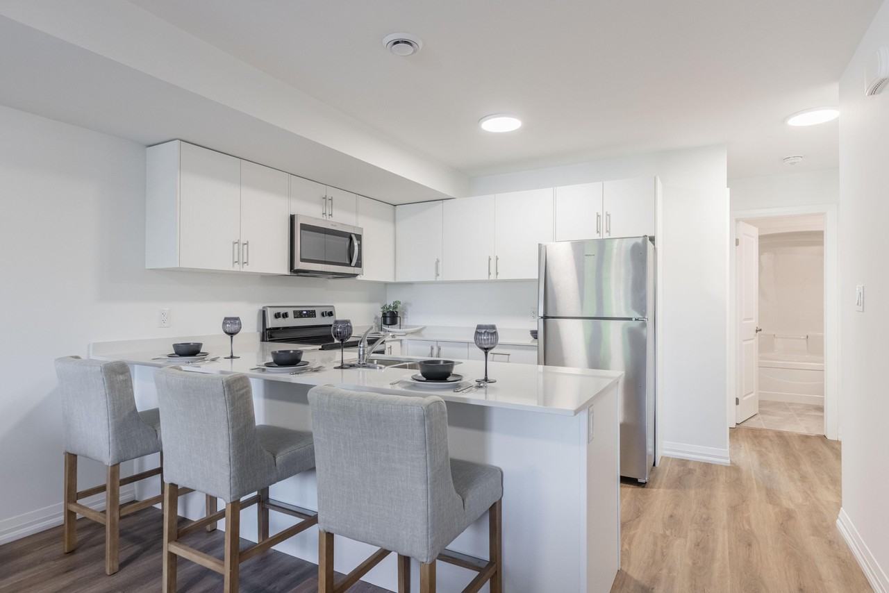 35 Southworth St - Photo 3 of 32