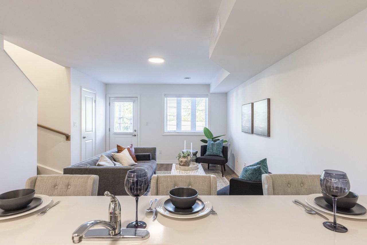 35 Southworth St - Photo 4 of 32