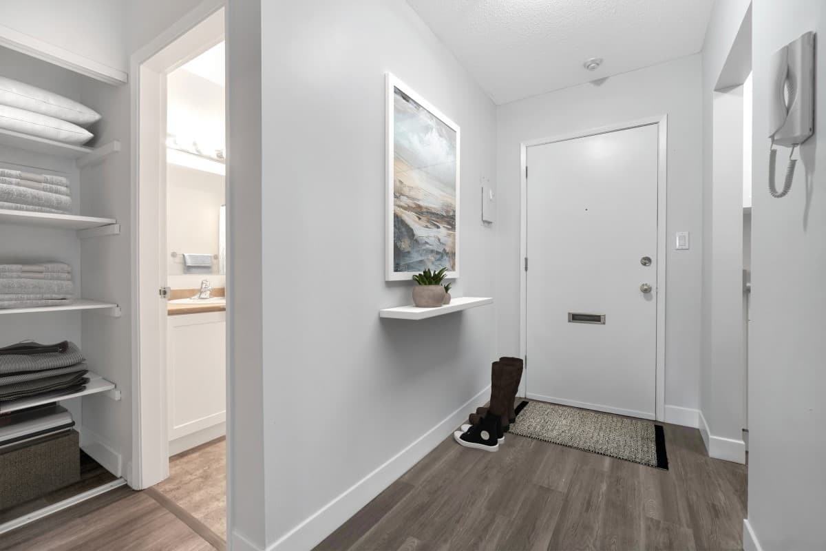 Lynn Gary Apartments - Photo 5 of 13