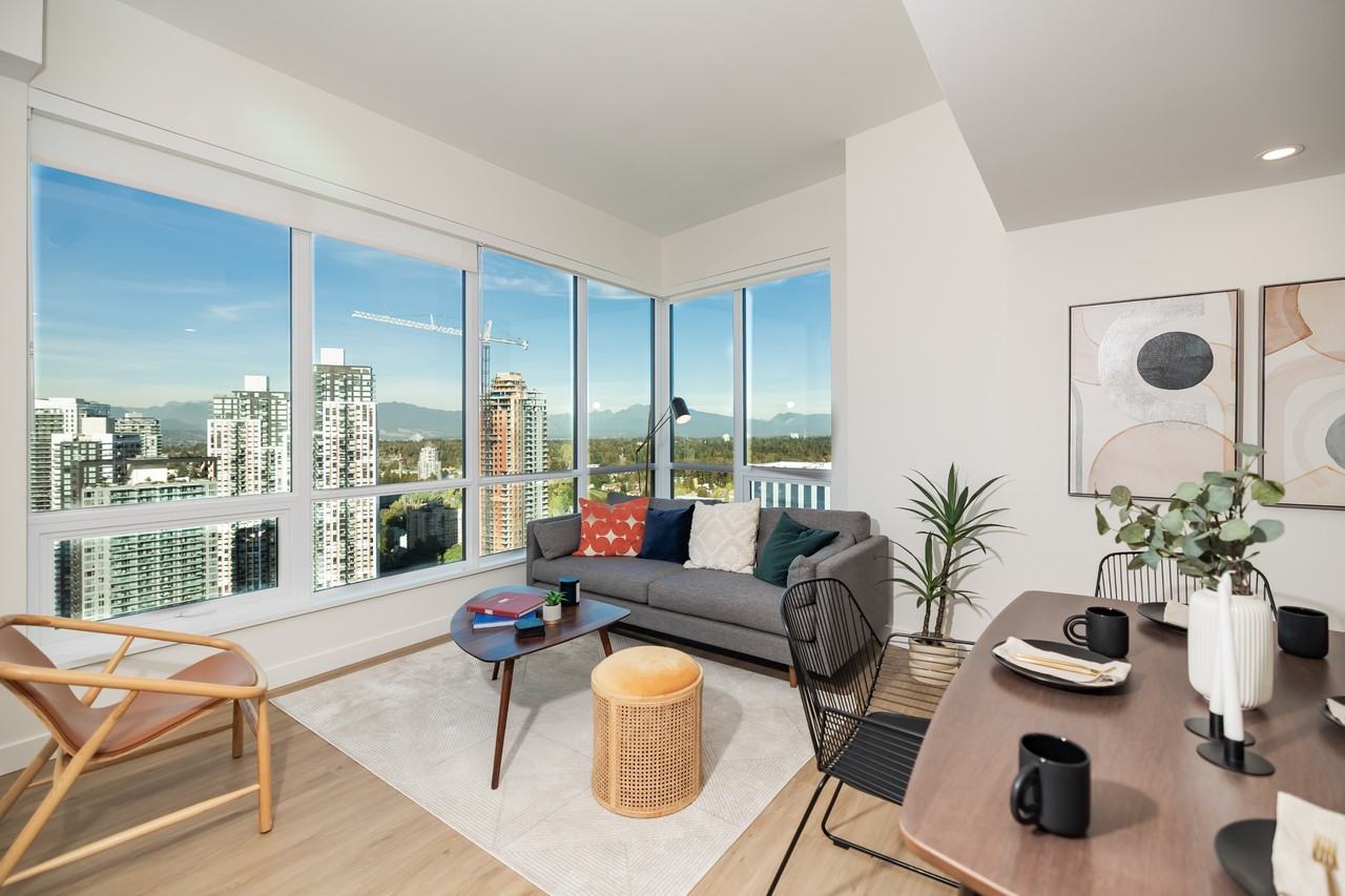 Comma King George - Photo 2 of 32