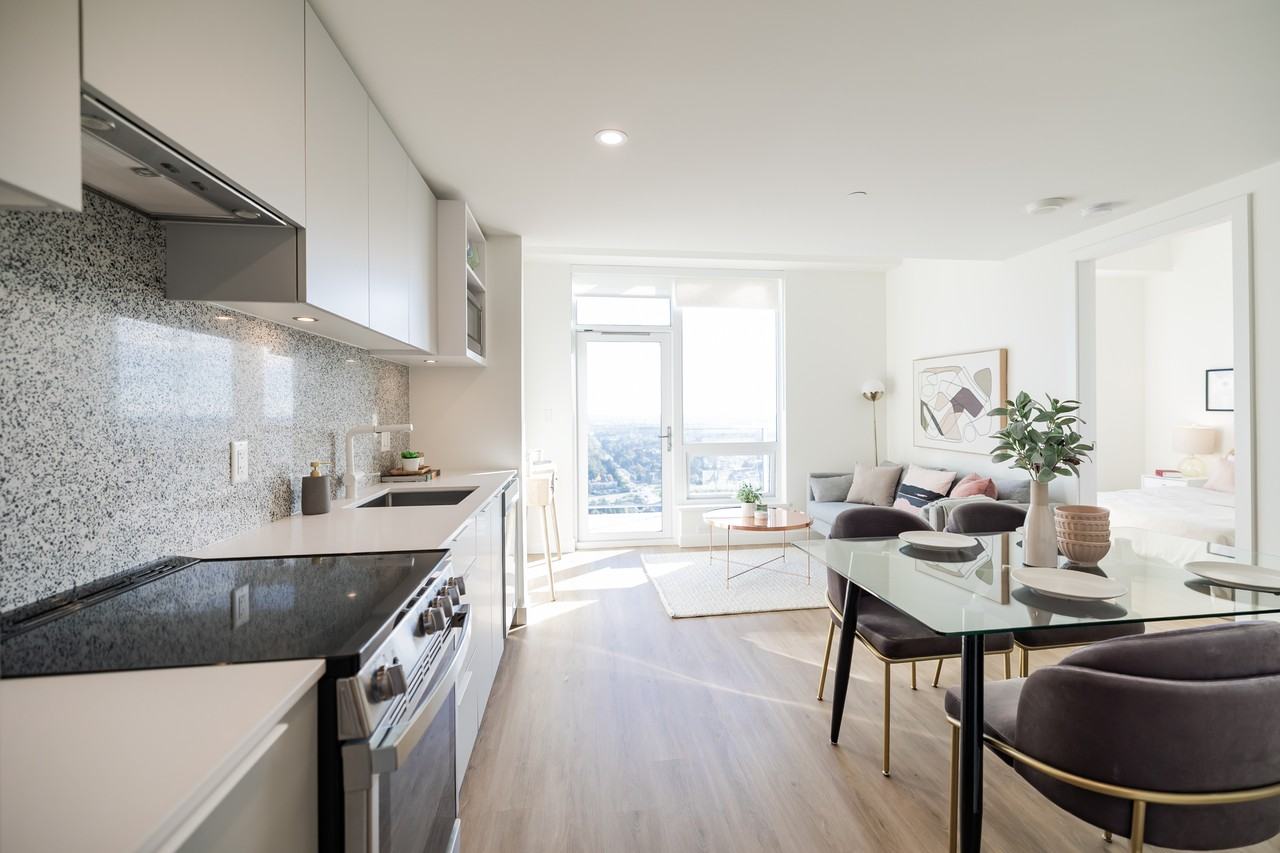 Comma King George - Photo 4 of 32