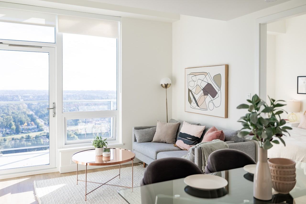 Comma King George - Photo 7 of 32