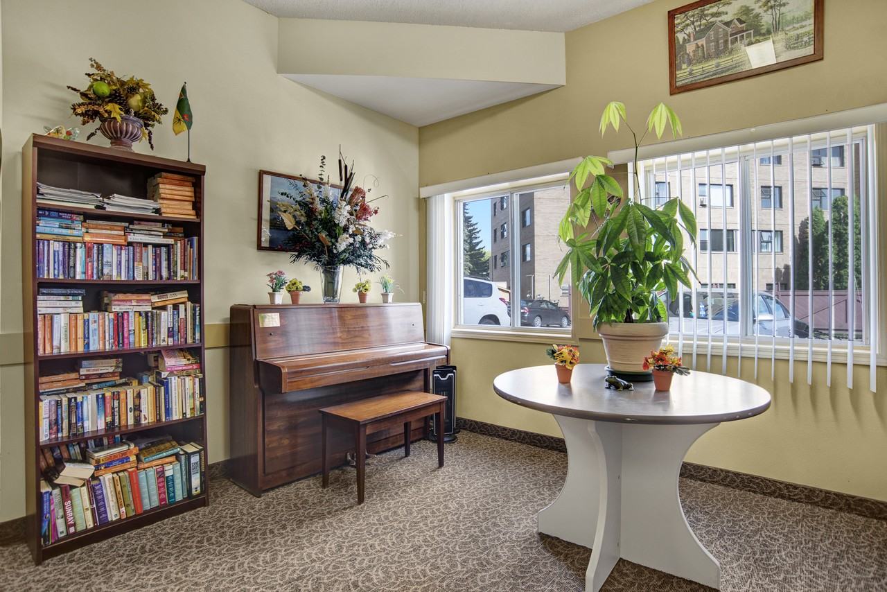 33 River Street - Photo 7 of 13