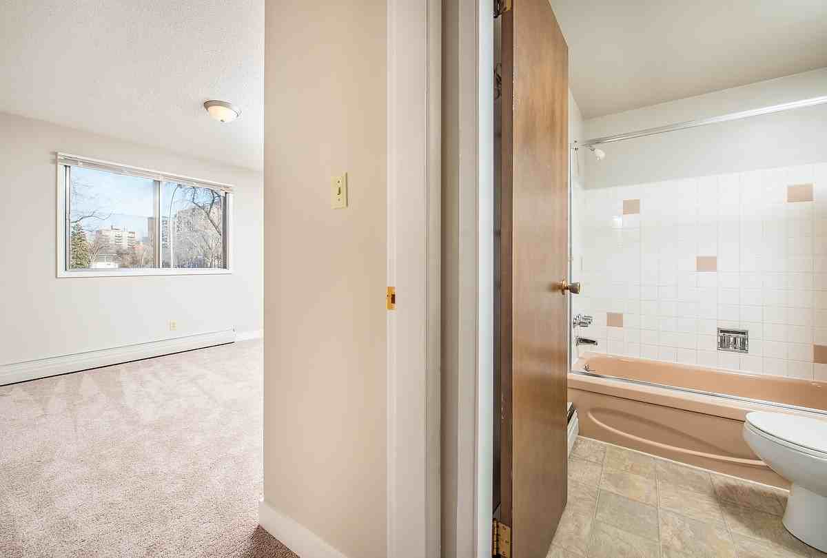 Richard House & Kerry Manor - Photo 6 of 22