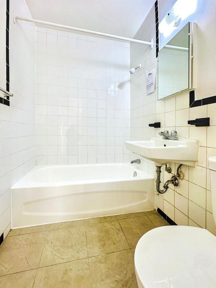 709 Kennedy Apartments - Photo 4 of 5