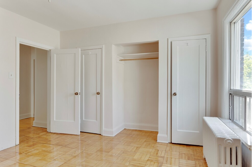 Eglinton Court Apartments - Photo 3 of 9