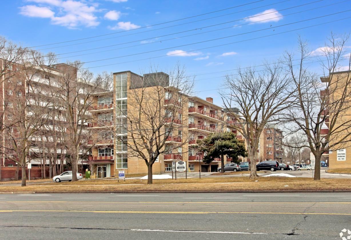 Eglinton Court Apartments - Photo 7 of 9