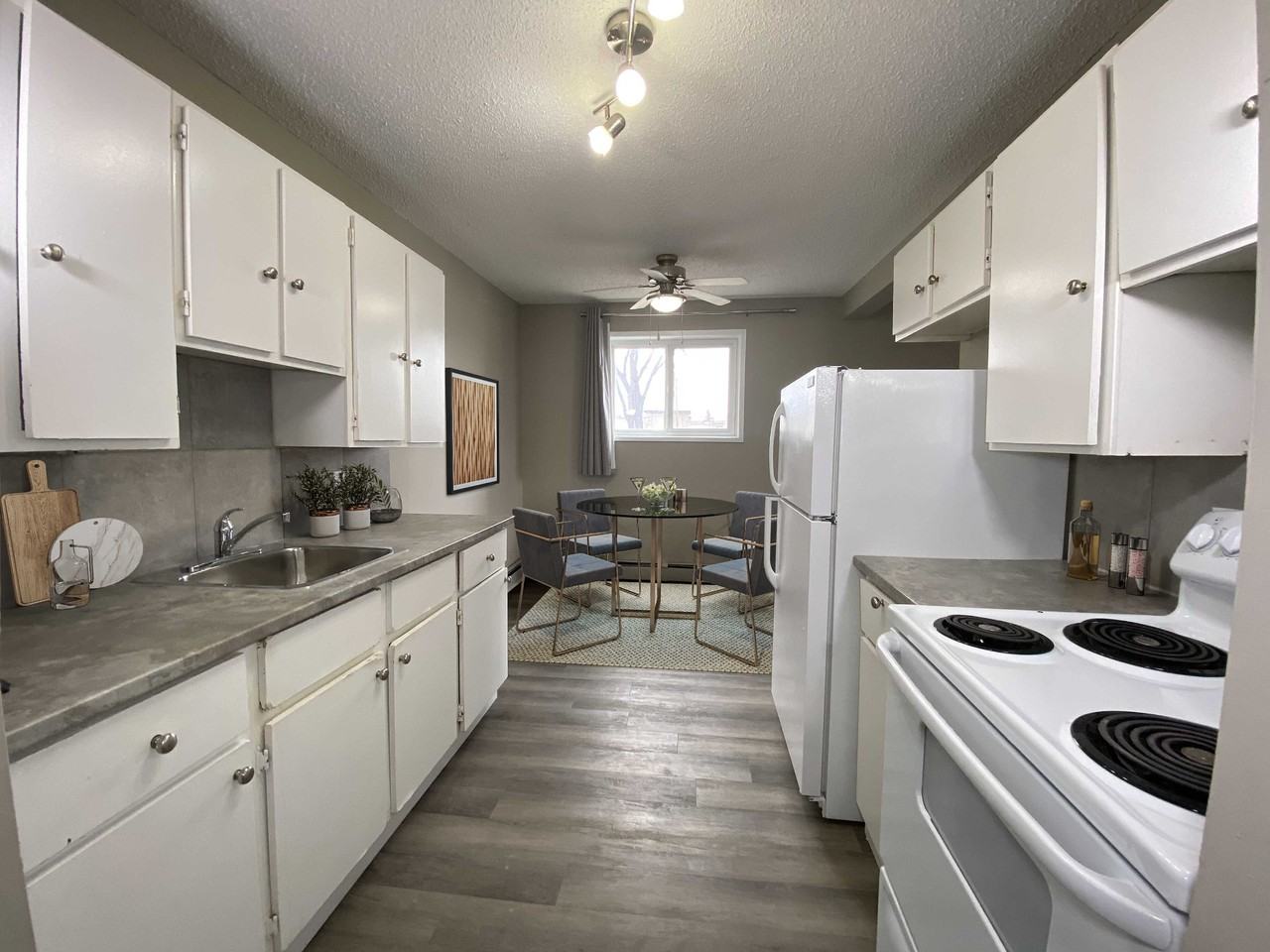 Park Manor - Photo 5 of 8