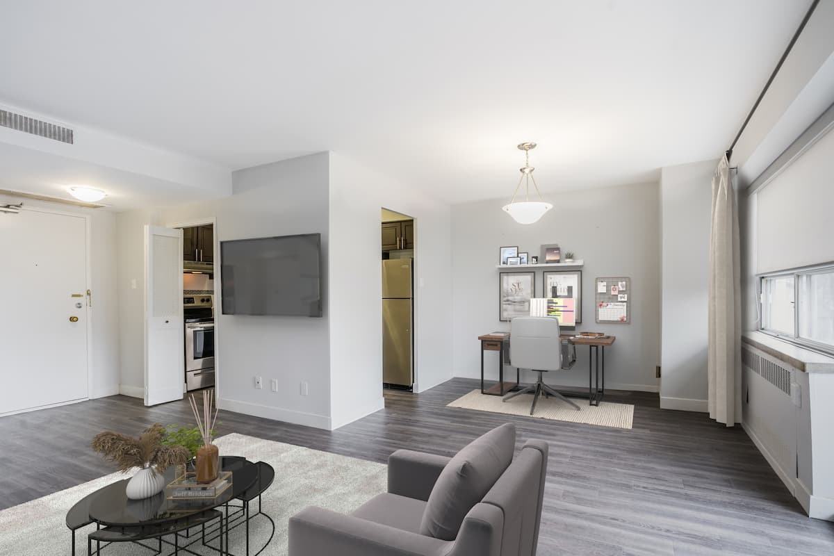 Chaplin Crescent Apartments - Photo 7 of 11