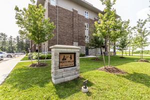 featured image of 456 Lorne Ave W