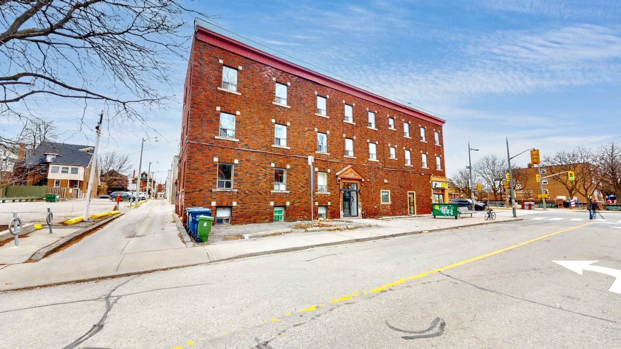 98 Northcliffe - Photo 2 of 17