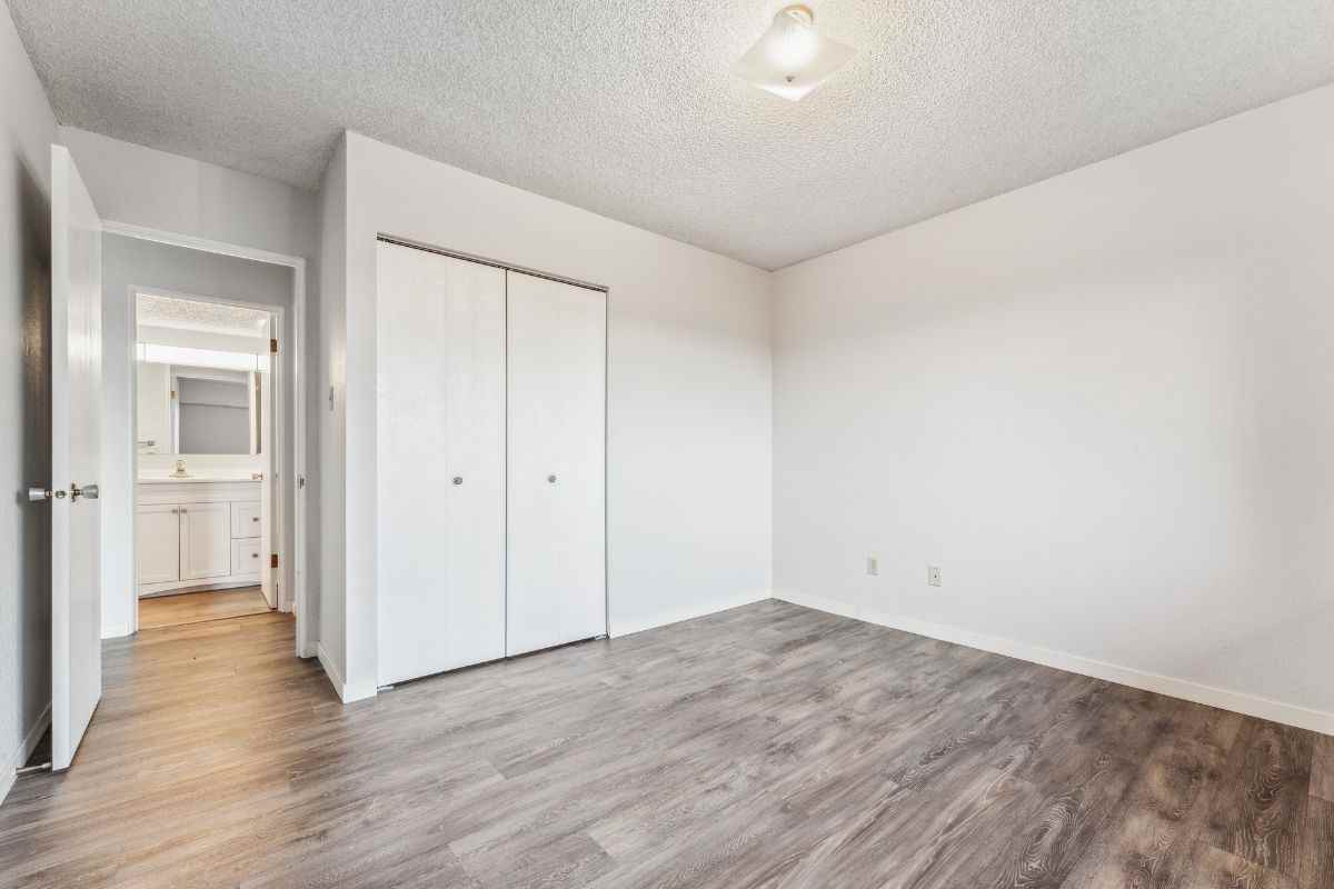 Gorge Towers - Photo 5 of 10