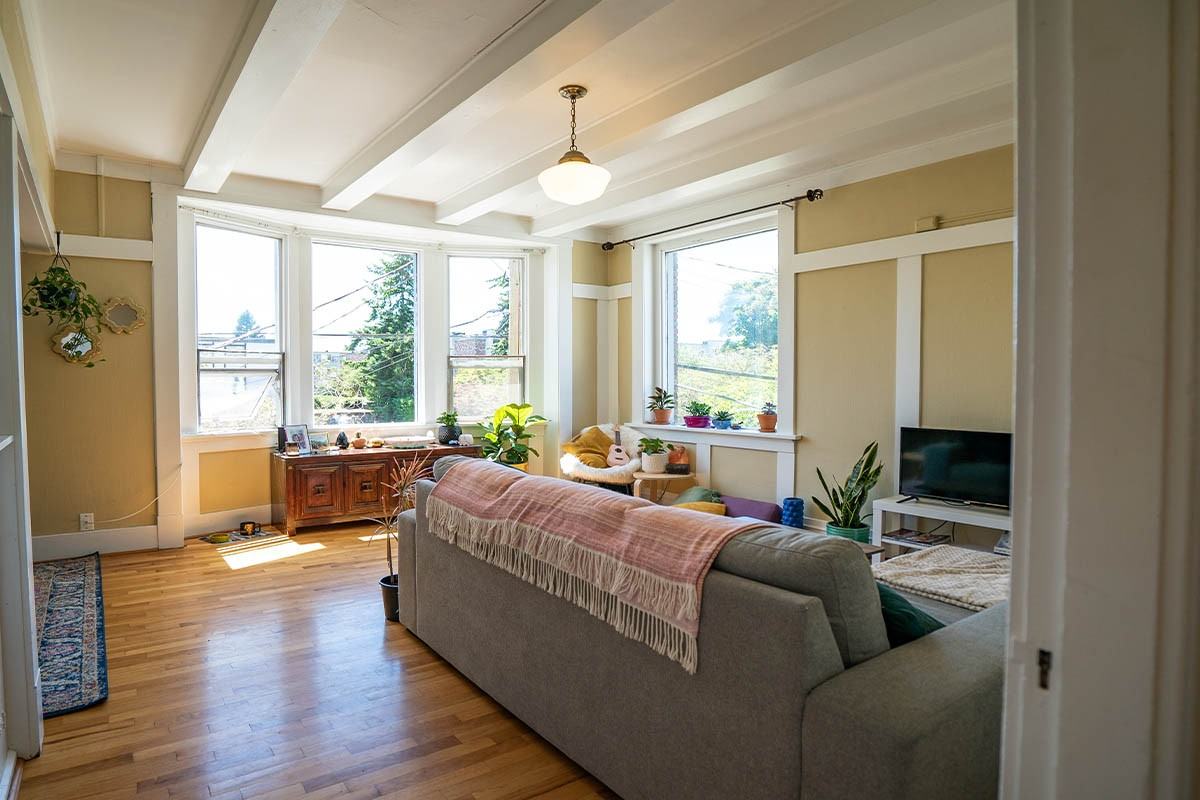 October Mansion - Photo 5 of 9