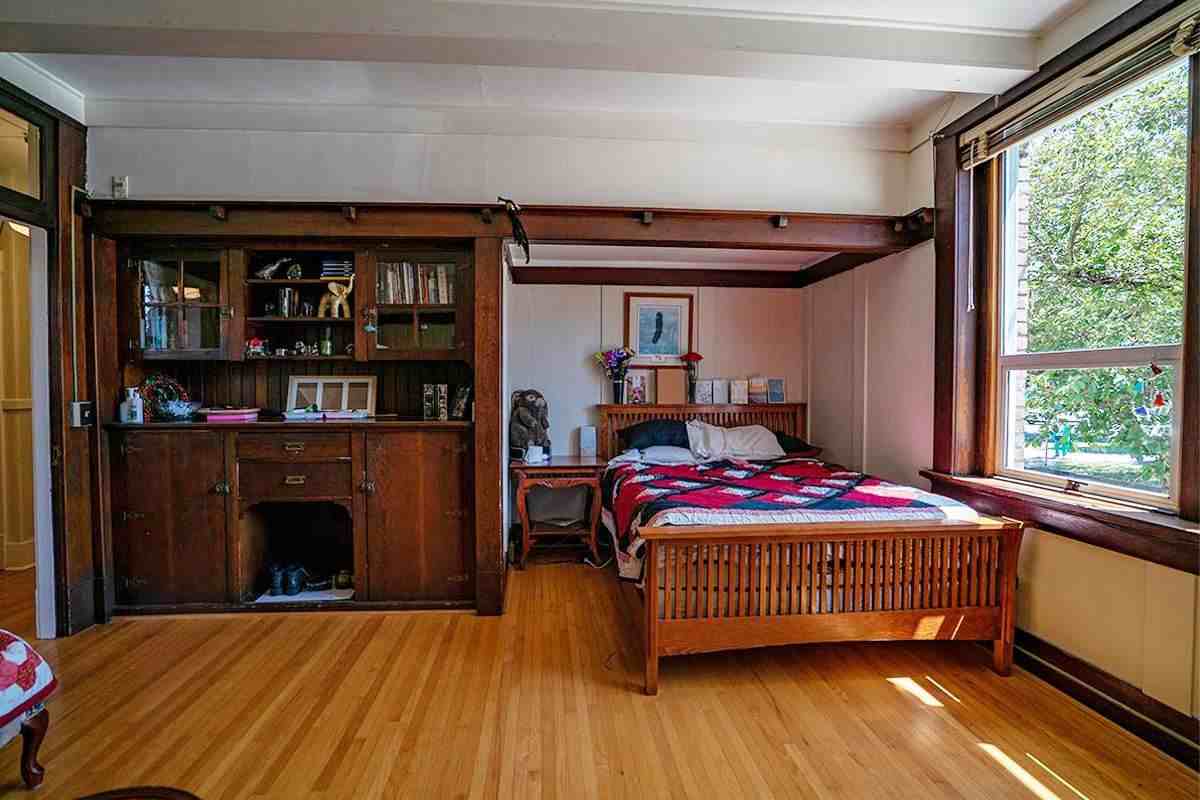 October Mansion - Photo 7 of 9