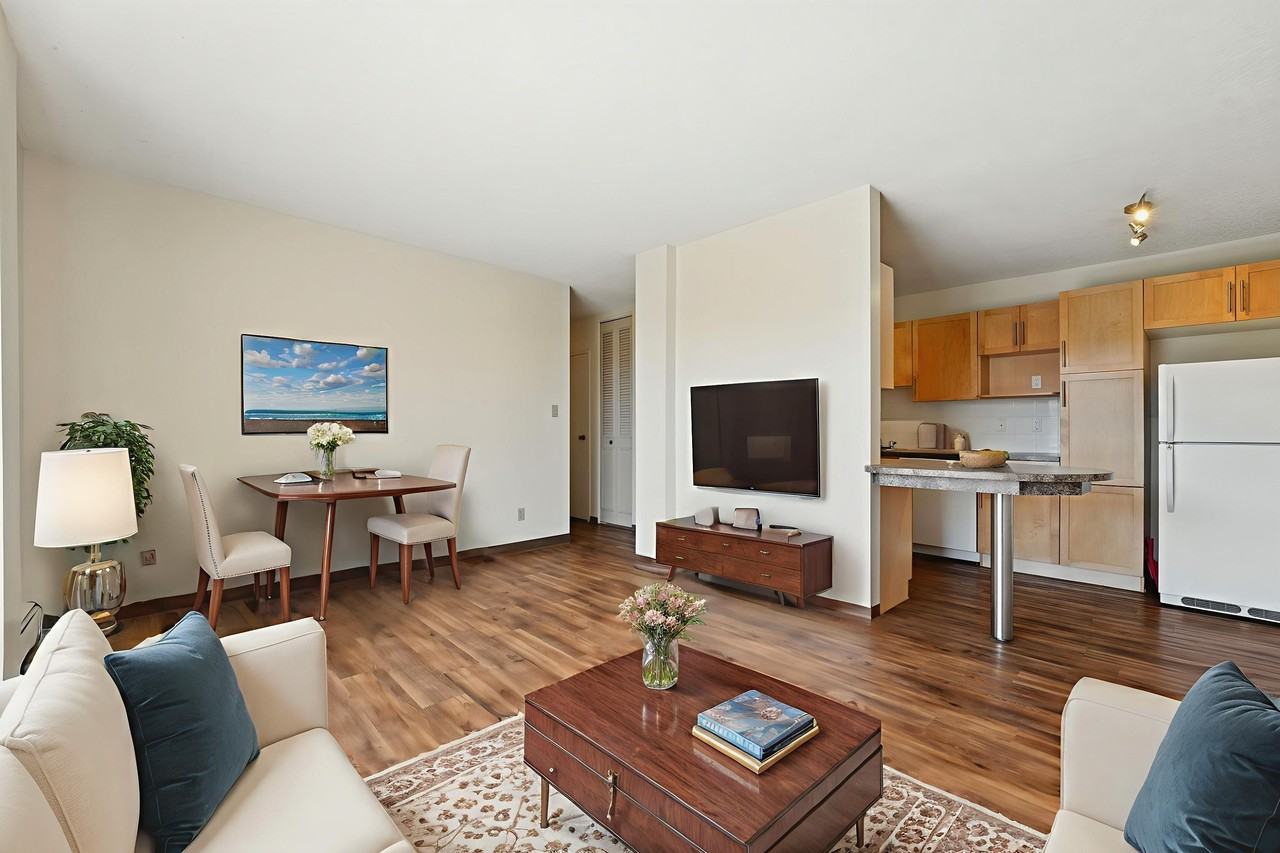 Kingsmere - Photo 2 of 17