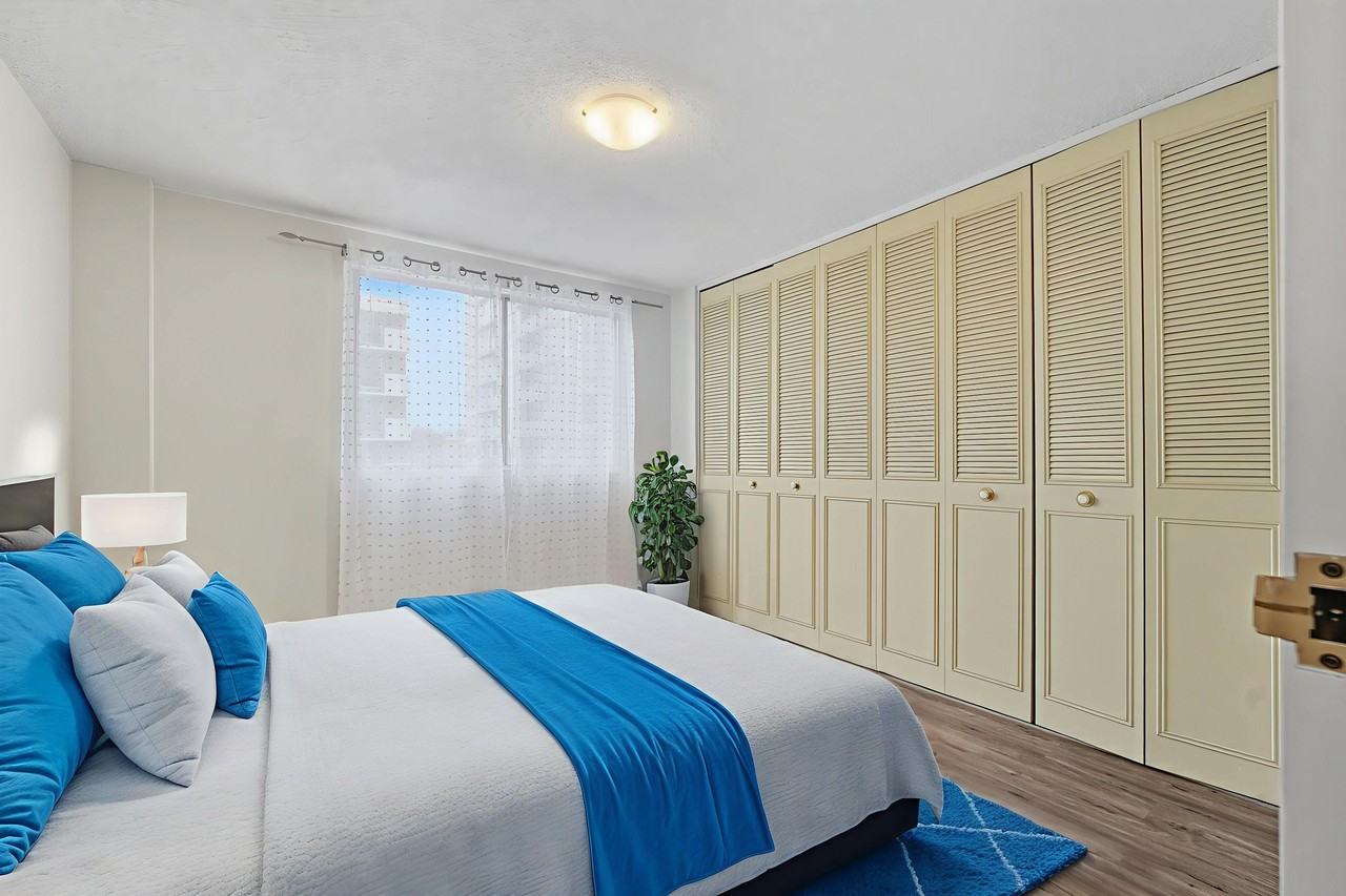 Westbury House Apartments - Photo 4 of 9