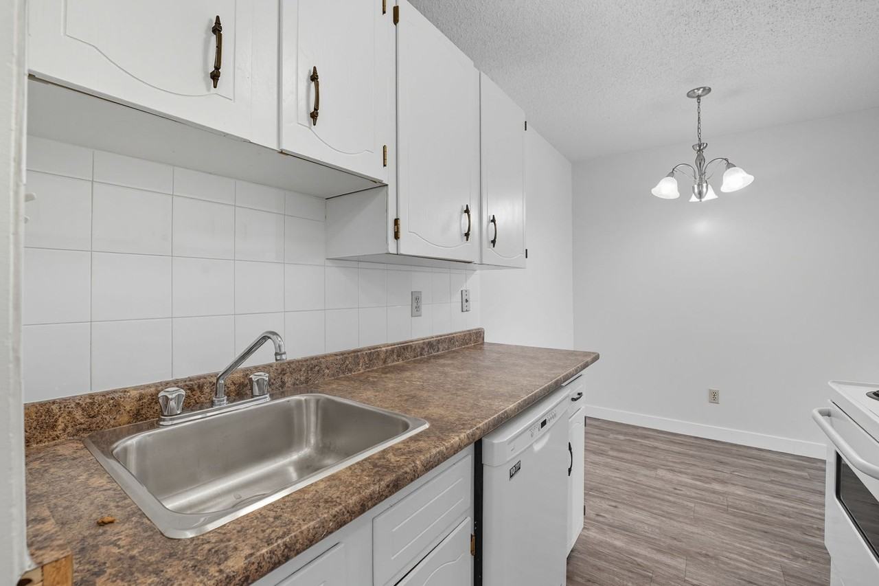 Westbury House Apartments - Photo 6 of 9