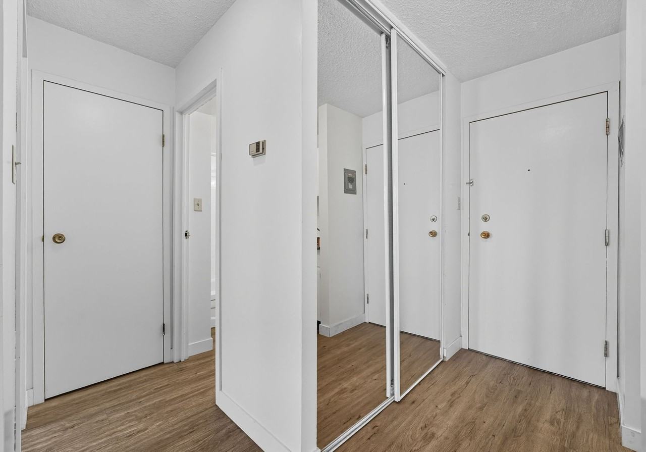 Westbury House Apartments - Photo 7 of 9