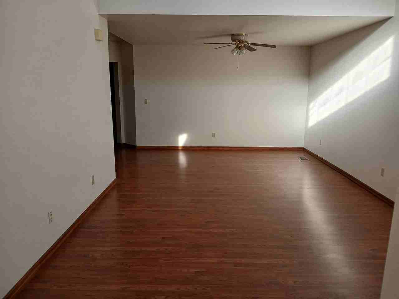 318 Ridgecrest Cir - Photo 2 of 32