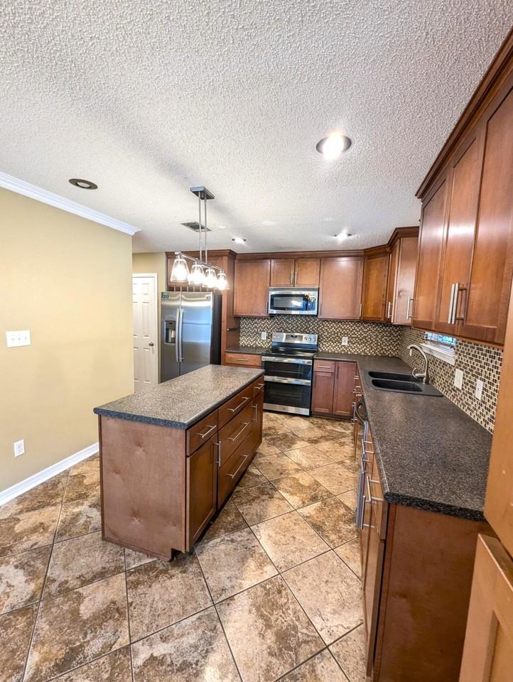 2734 Augustus Rd - Photo 6 of 27