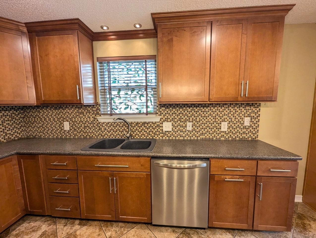 2734 Augustus Rd - Photo 7 of 27