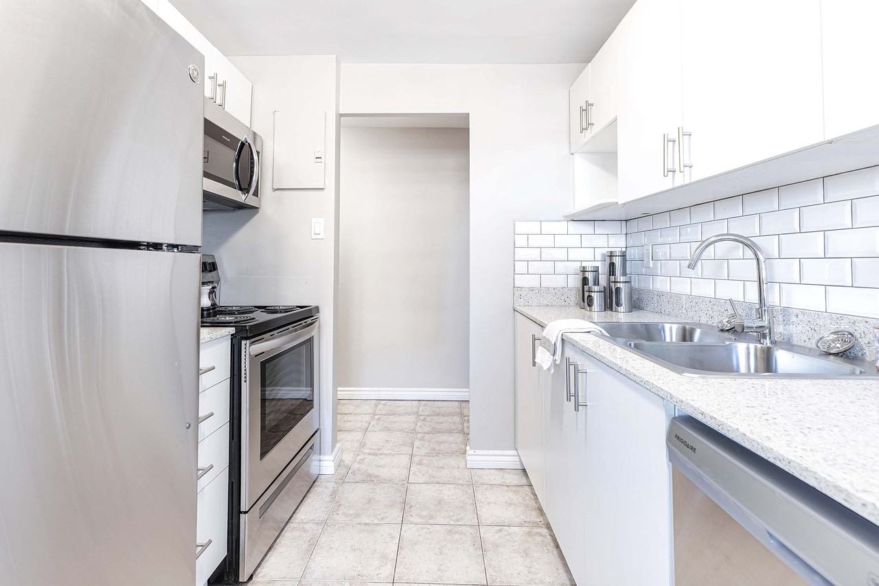 Newport Towers II - Photo 6 of 12