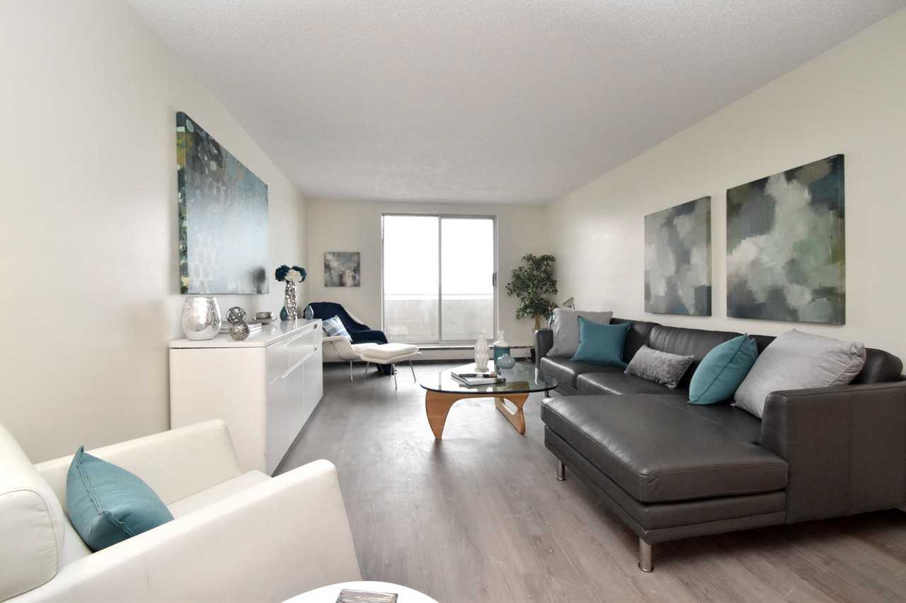 Elizabeth Towers - Photo 2 of 10