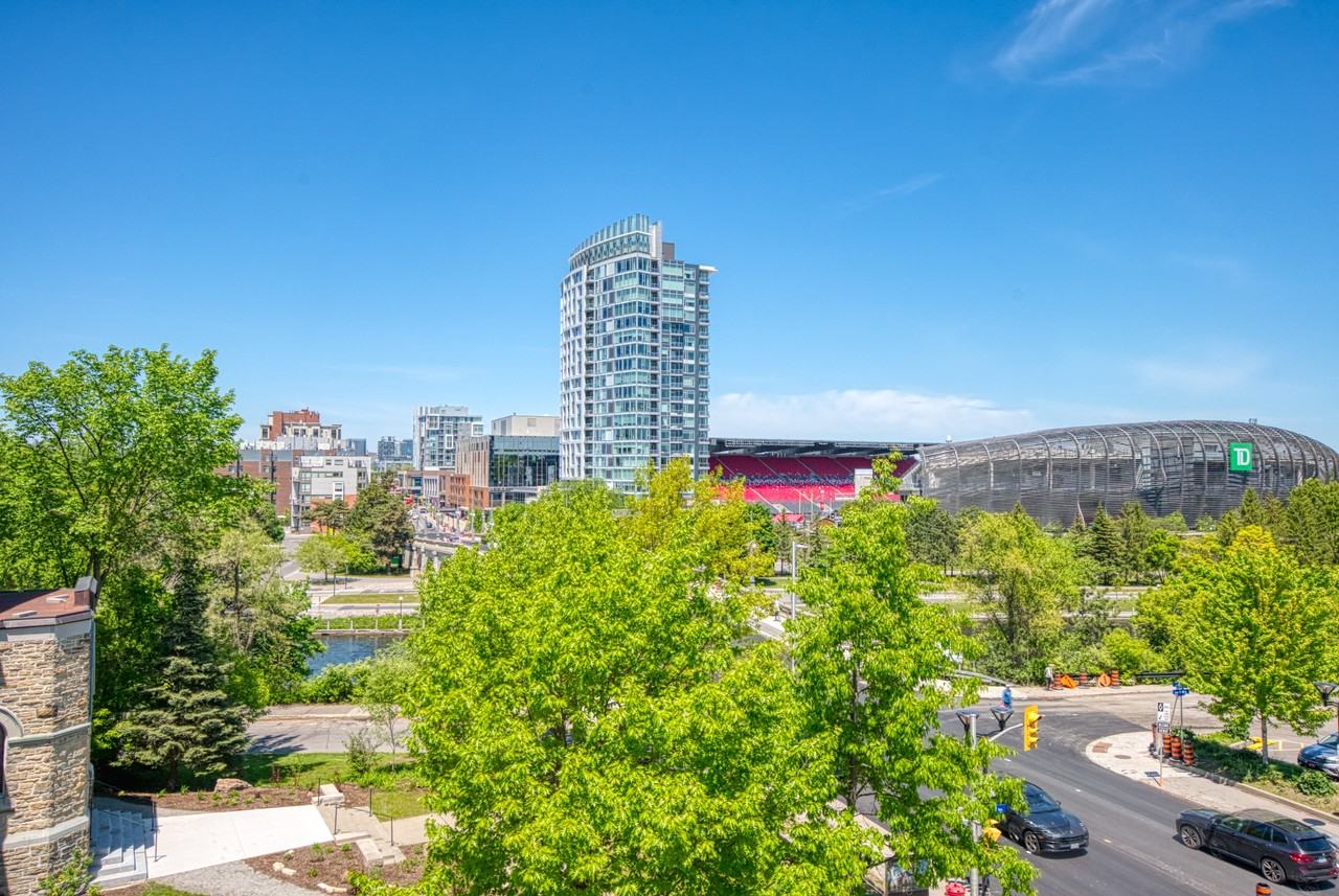 The Bradshaw on Bank - Photo 4 of 46