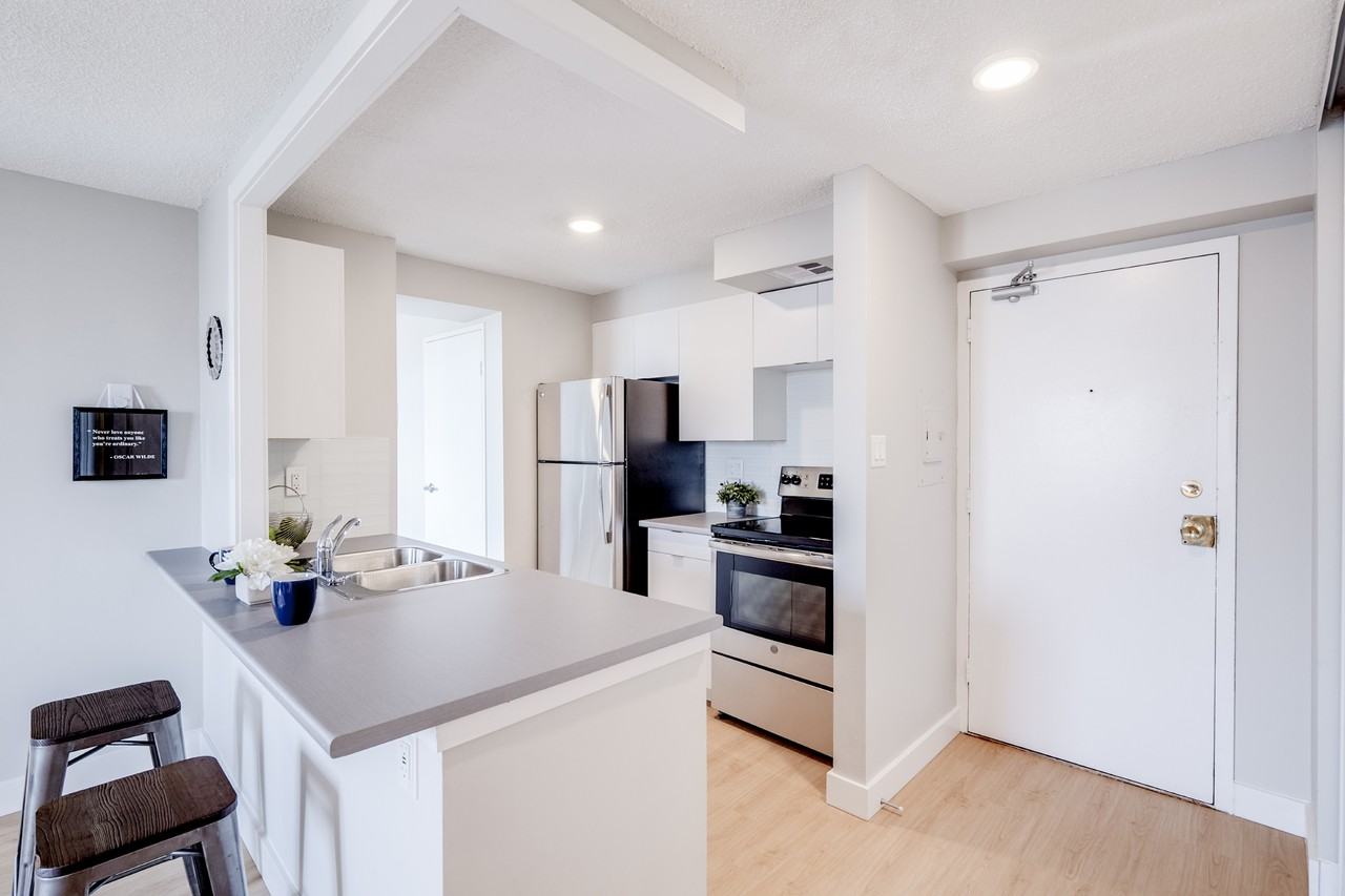 2285 The Collegeway - Photo 3 of 16