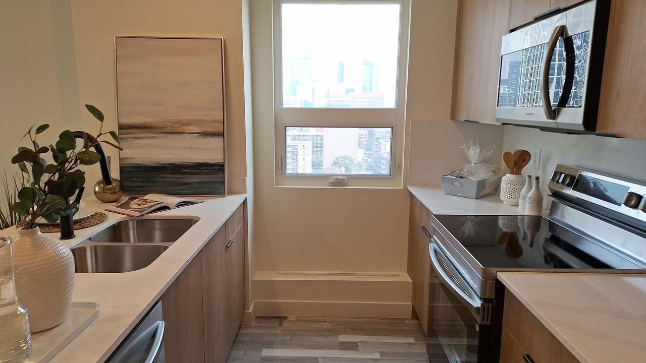 Rent 1800 Apartments on 4 St, SW, Calgary. Mission. Free Parking. - Photo 6 of 21