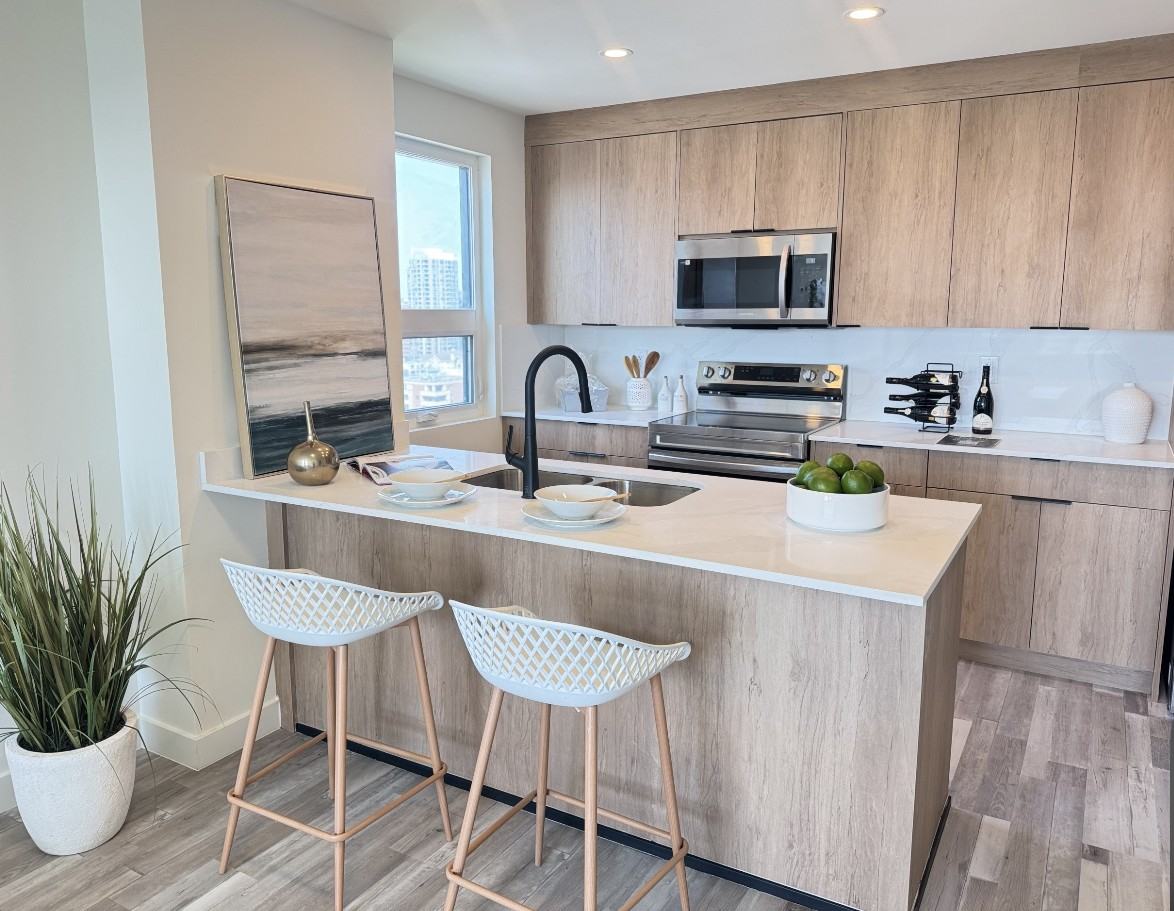 Rent 1800 Apartments on 4 St, SW, Calgary. Mission. Free Parking. - Photo 7 of 21