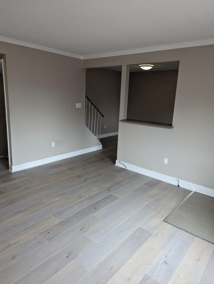 700 Parkhill Road West - Photo 5 of 13