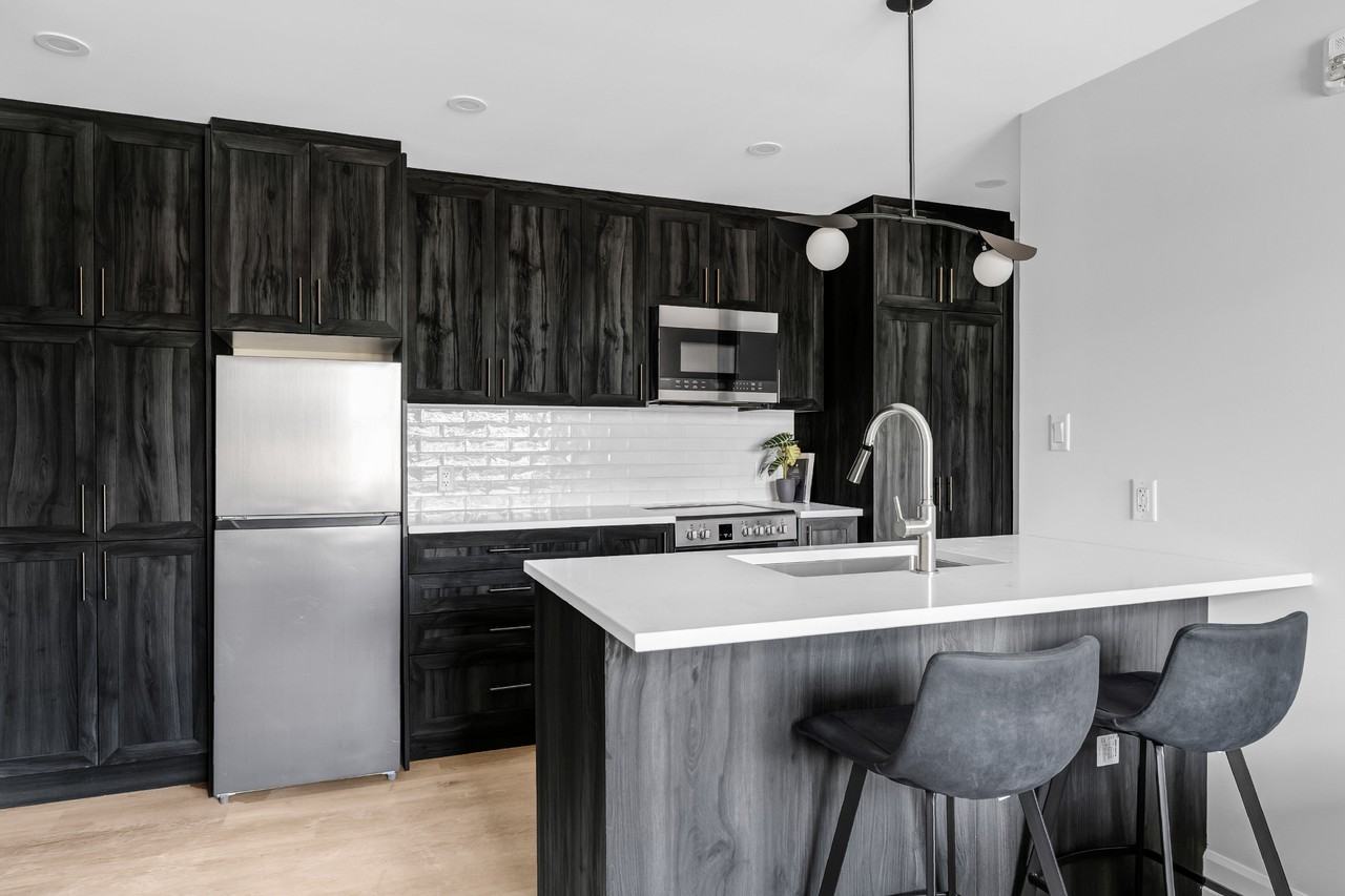 658 Somerset Street West - Photo 4 of 26